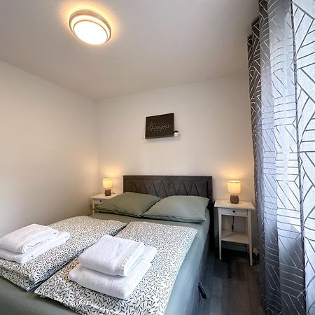 Stilvolles, Frisch Renoviertes 2Zi Apartment Mit Kueche Und Balkon In Kliniknaehe บาดเอินเฮาเซน ภายนอก รูปภาพ
